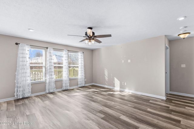 214 Garnette Ct, Mt Washington, KY 40047