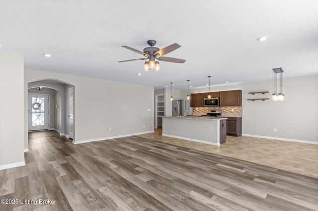 214 Garnette Ct, Mt Washington, KY 40047