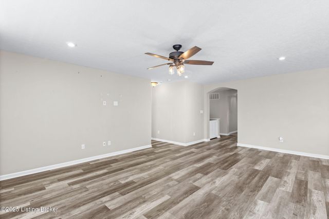 214 Garnette Ct, Mt Washington, KY 40047