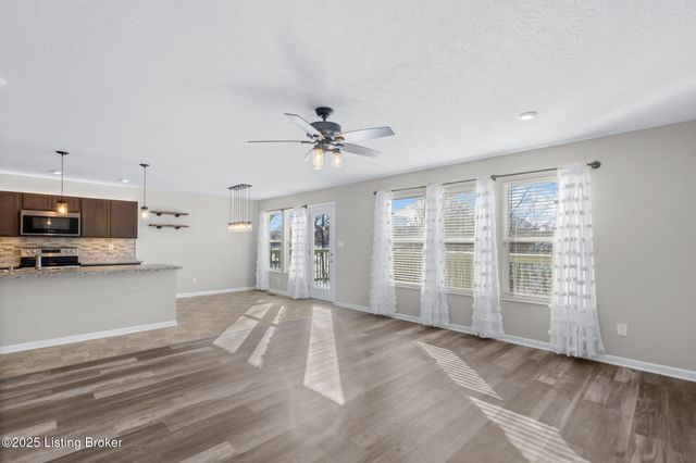 214 Garnette Ct, Mt Washington, KY 40047