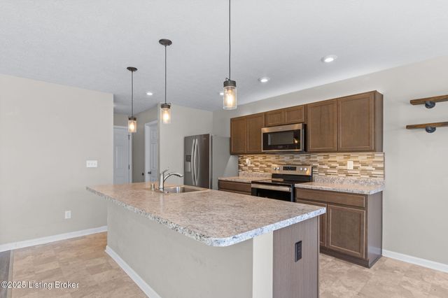 214 Garnette Ct, Mt Washington, KY 40047