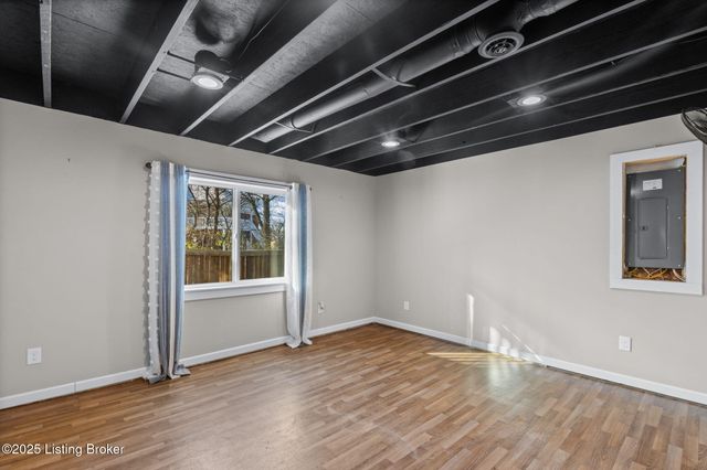 214 Garnette Ct, Mt Washington, KY 40047