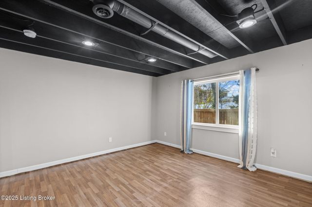 214 Garnette Ct, Mt Washington, KY 40047