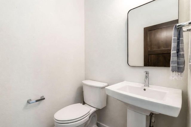 8955 W Highlander DRIVE, Mequon, WI 53097