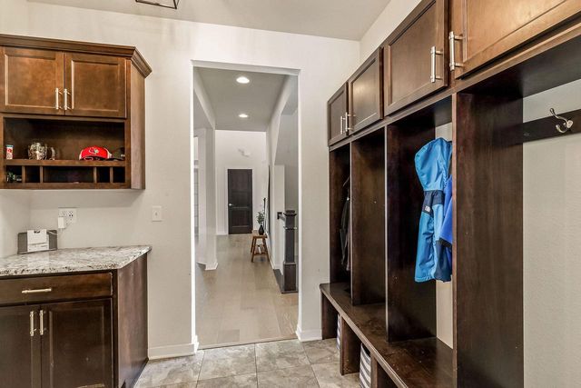 8955 W Highlander DRIVE, Mequon, WI 53097