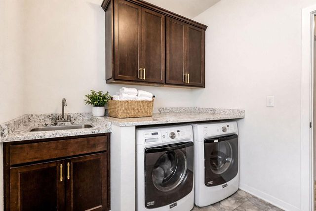 8955 W Highlander DRIVE, Mequon, WI 53097