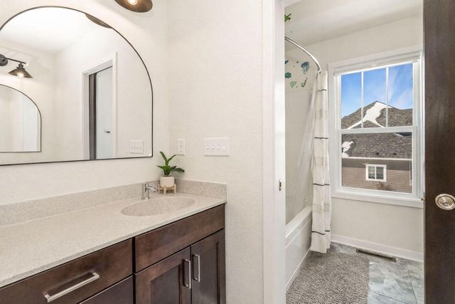 8955 W Highlander DRIVE, Mequon, WI 53097