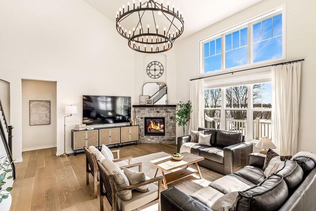 8955 W Highlander DRIVE, Mequon, WI 53097