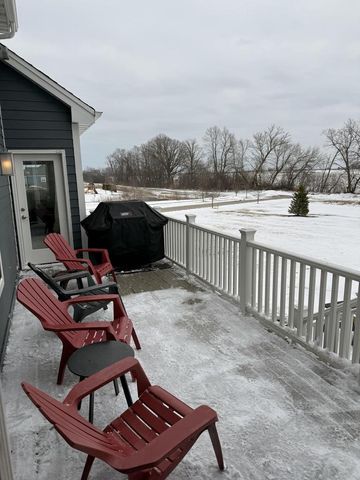 8955 W Highlander DRIVE, Mequon, WI 53097