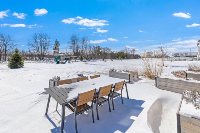 8955 W Highlander DRIVE, Mequon, WI 53097