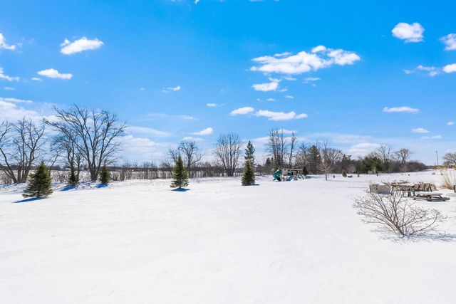 8955 W Highlander DRIVE, Mequon, WI 53097