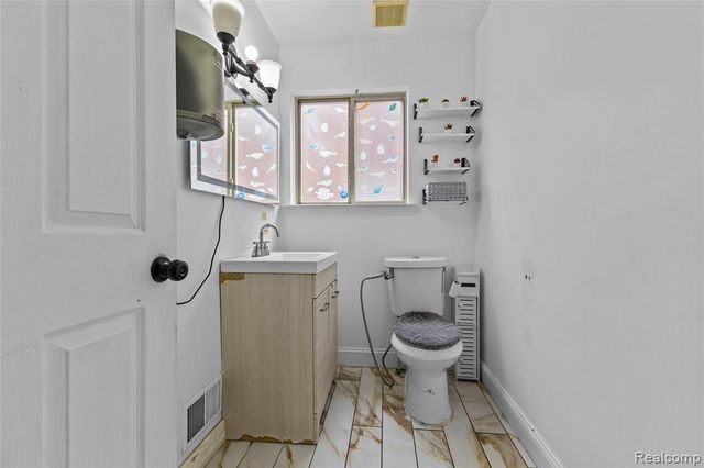 6795 Heyden Street, Dearborn Heights, MI 48127