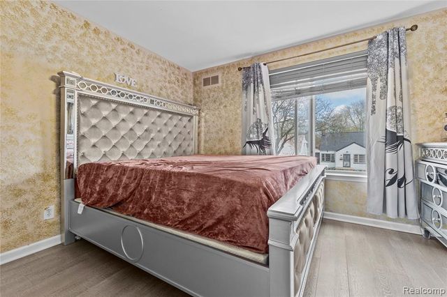 6795 Heyden Street, Dearborn Heights, MI 48127