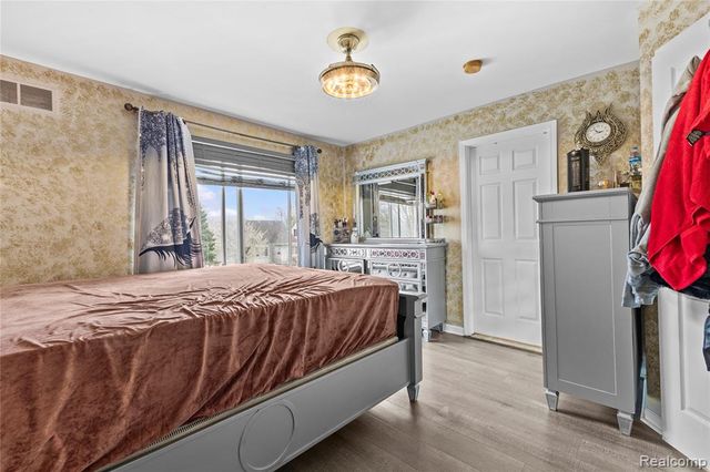 6795 Heyden Street, Dearborn Heights, MI 48127