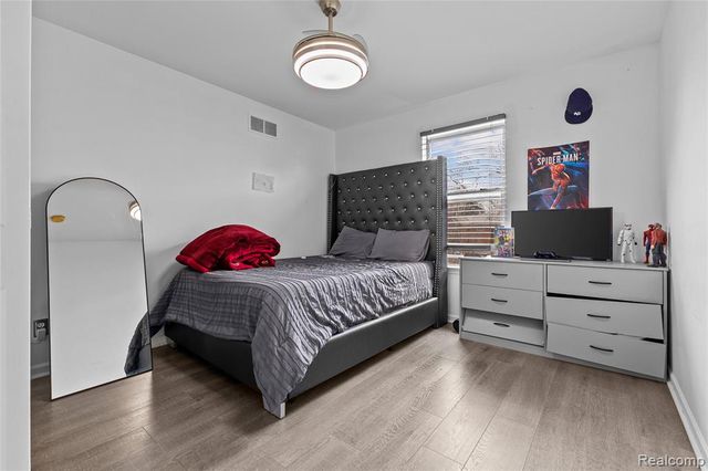 6795 Heyden Street, Dearborn Heights, MI 48127