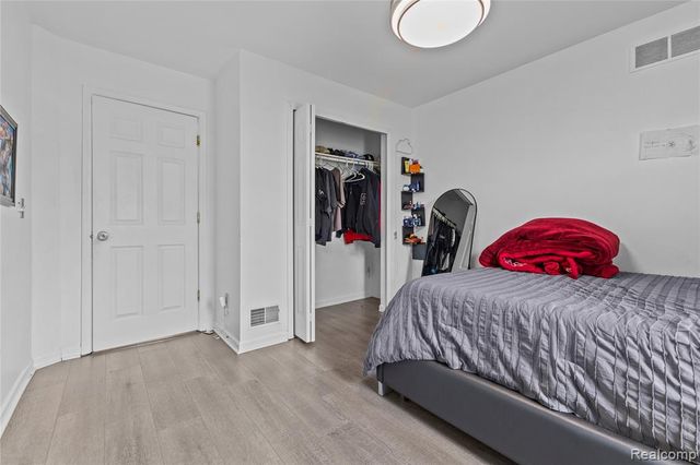 6795 Heyden Street, Dearborn Heights, MI 48127