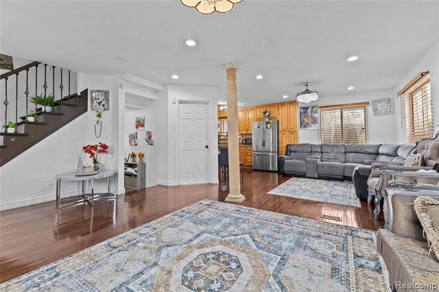 6795 Heyden Street, Dearborn Heights, MI 48127