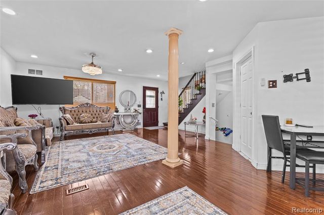 6795 Heyden Street, Dearborn Heights, MI 48127