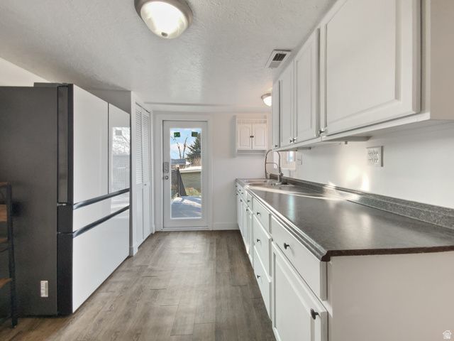 880 E CASA NEGRA AVE, Midvale, UT 84047