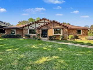2200 Midhurst Drive, Arlington, TX 76013