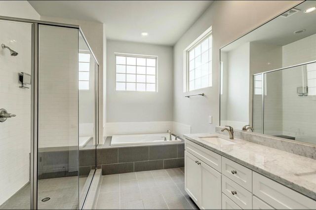 1040 W 26th Street B, Houston, TX 77008