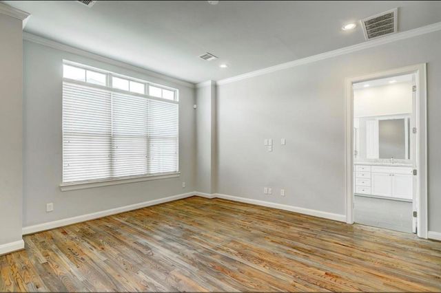 1040 W 26th Street B, Houston, TX 77008