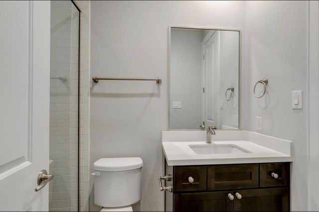 1040 W 26th Street B, Houston, TX 77008