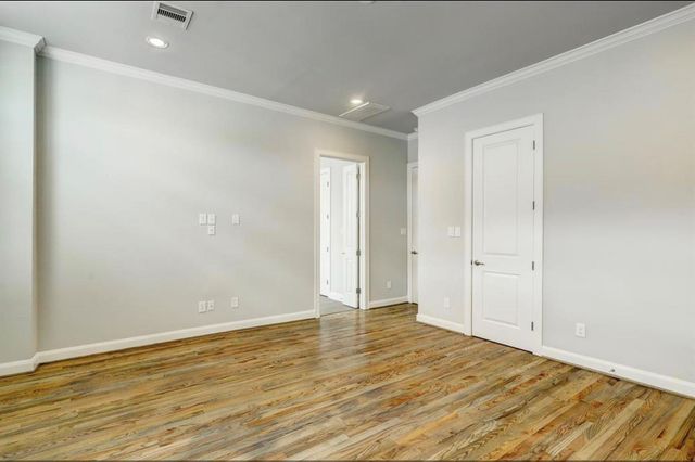 1040 W 26th Street B, Houston, TX 77008