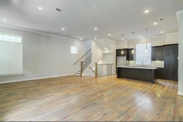 1040 W 26th Street B, Houston, TX 77008