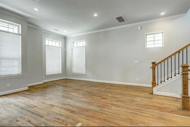 1040 W 26th Street B, Houston, TX 77008