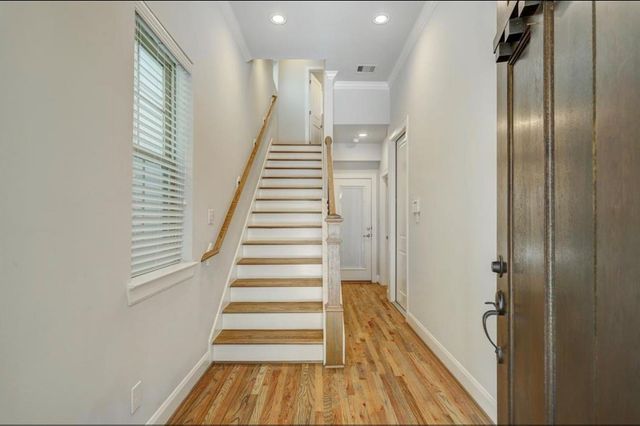 1040 W 26th Street B, Houston, TX 77008