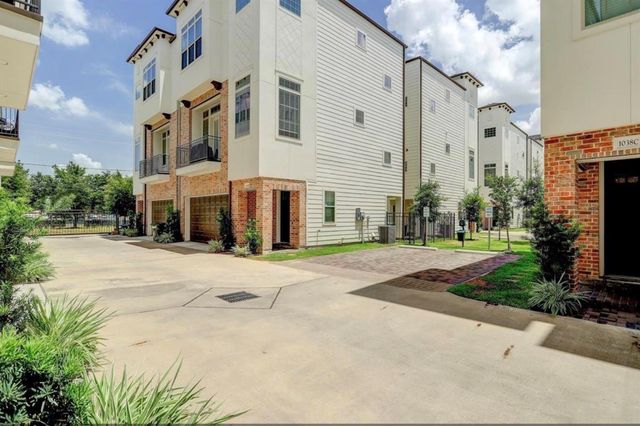 1040 W 26th Street B, Houston, TX 77008