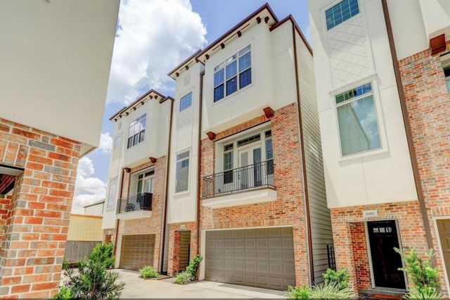 1040 W 26th Street B, Houston, TX 77008