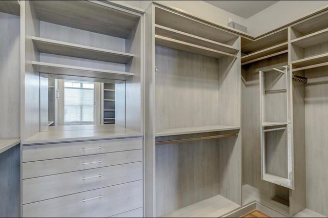 1040 W 26th Street B, Houston, TX 77008