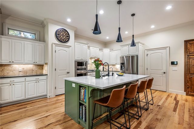 1302 NE Fairwinds Drive, Bentonville, AR 72712
