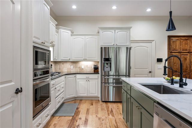 1302 NE Fairwinds Drive, Bentonville, AR 72712