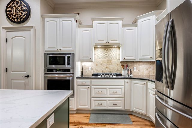 1302 NE Fairwinds Drive, Bentonville, AR 72712