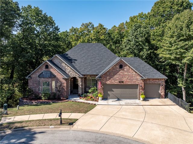 1302 NE Fairwinds Drive, Bentonville, AR 72712