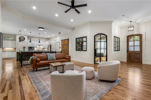 1302 NE Fairwinds Drive, Bentonville, AR 72712
