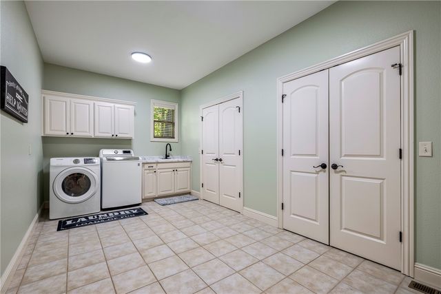 1302 NE Fairwinds Drive, Bentonville, AR 72712