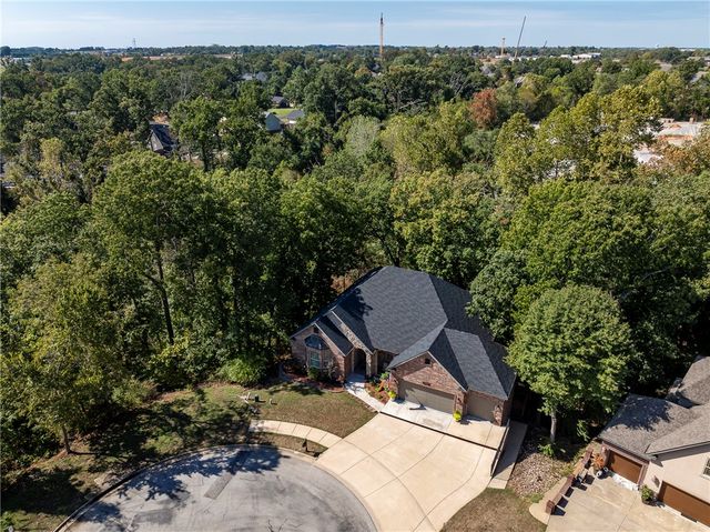 1302 NE Fairwinds Drive, Bentonville, AR 72712