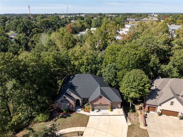 1302 NE Fairwinds Drive, Bentonville, AR 72712
