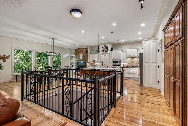 1302 NE Fairwinds Drive, Bentonville, AR 72712
