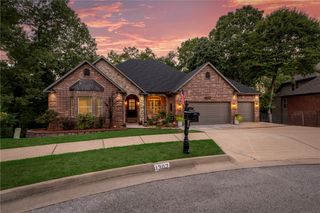 1302 NE Fairwinds Drive, Bentonville, AR 72712