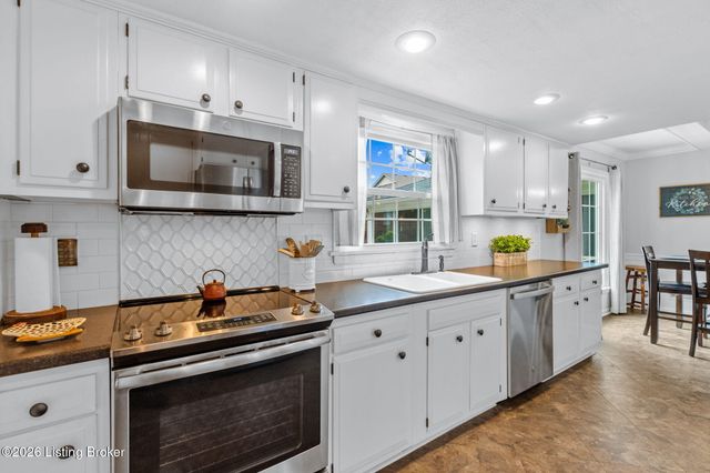 3202 Dunlova Ct, Louisville, KY 40241