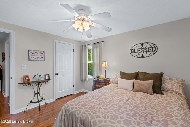 3202 Dunlova Ct, Louisville, KY 40241