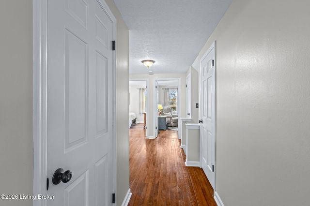 3202 Dunlova Ct, Louisville, KY 40241