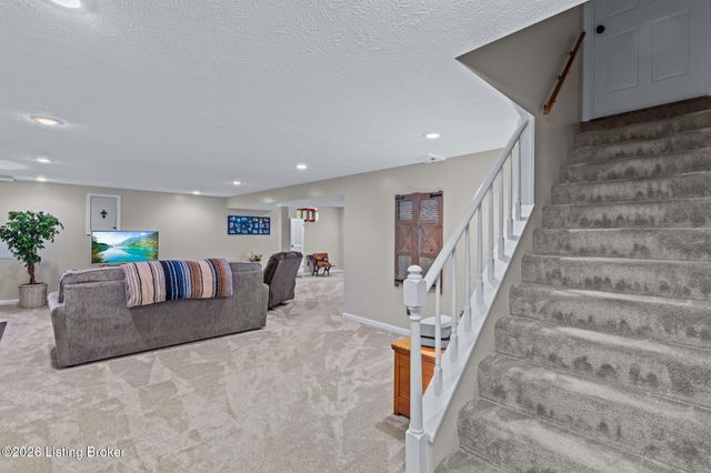 3202 Dunlova Ct, Louisville, KY 40241