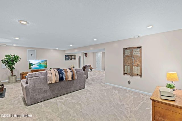 3202 Dunlova Ct, Louisville, KY 40241