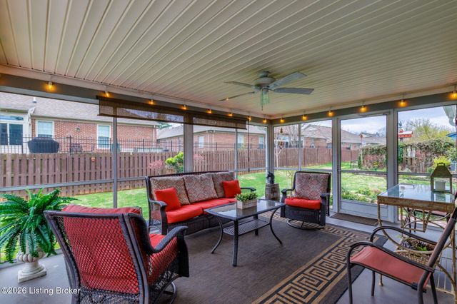 3202 Dunlova Ct, Louisville, KY 40241